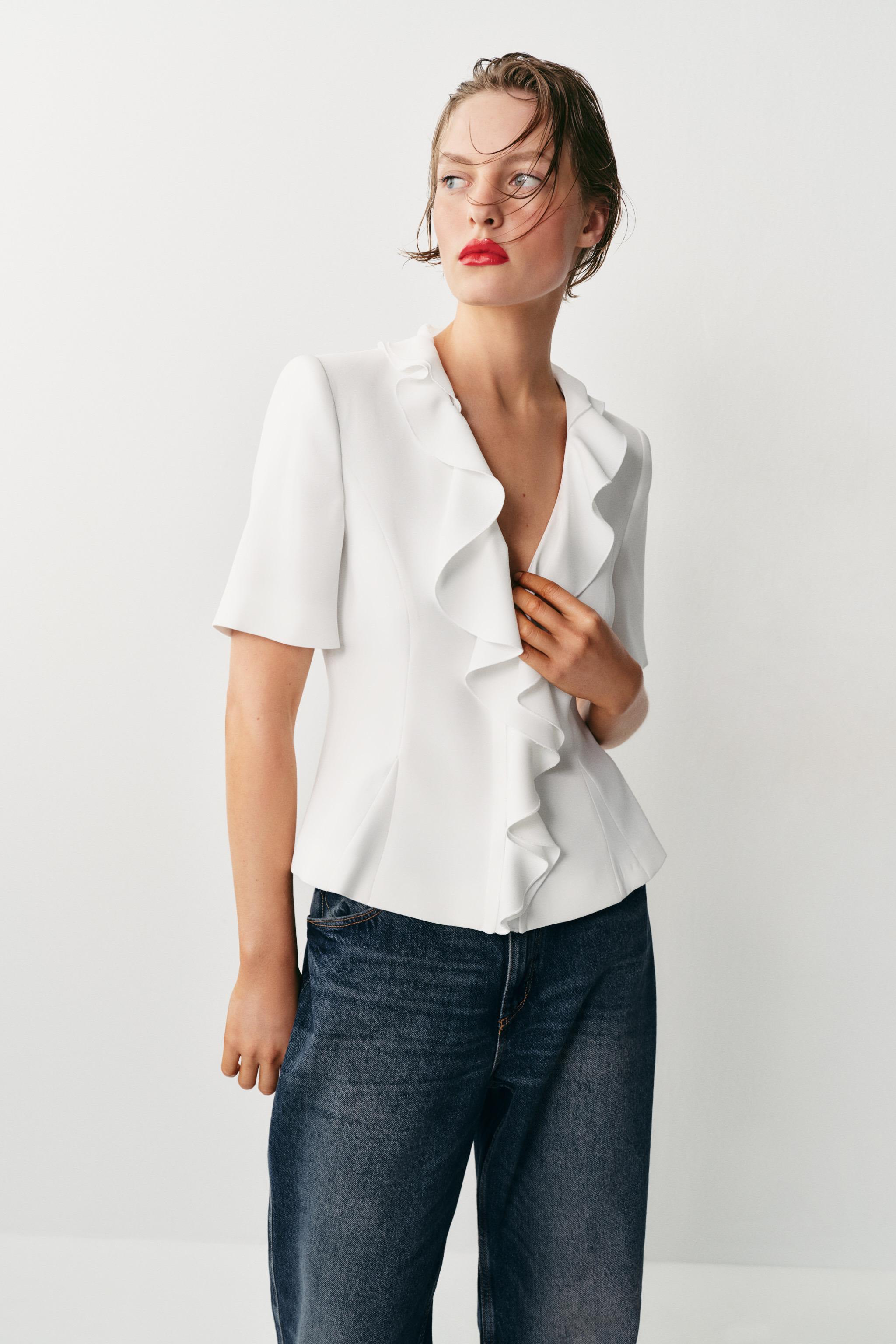 RUFFLED SHORT SLEEVE BLAZER